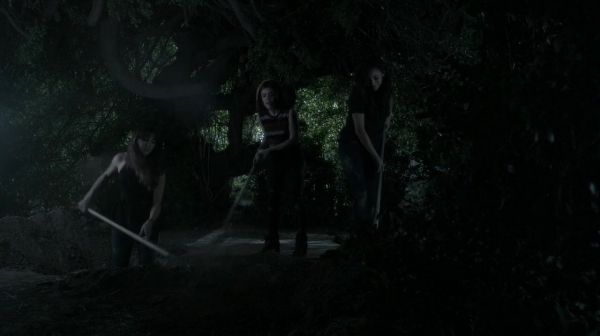 Pretty_Little_Liars_S07E01_WEB-DL_720p_DUAL_WWW_COMANDOTORRENTS_COM_0057.jpg