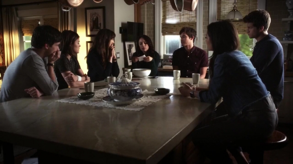 Pretty_Little_Liars_S07E01_WEB-DL_720p_DUAL_WWW_COMANDOTORRENTS_COM_0389.jpg