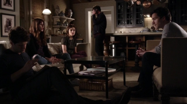Pretty_Little_Liars_S07E01_WEB-DL_720p_DUAL_WWW_COMANDOTORRENTS_COM_2110.jpg