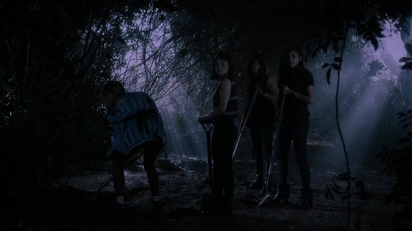 Pretty_Little_Liars_S07E04_WEB-DL_720p_DUAL_WWW_COMANDOTORRENTS_COM_0186.jpg
