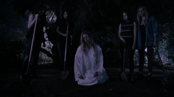Pretty_Little_Liars_S07E04_WEB-DL_720p_DUAL_WWW_COMANDOTORRENTS_COM_0196.jpg