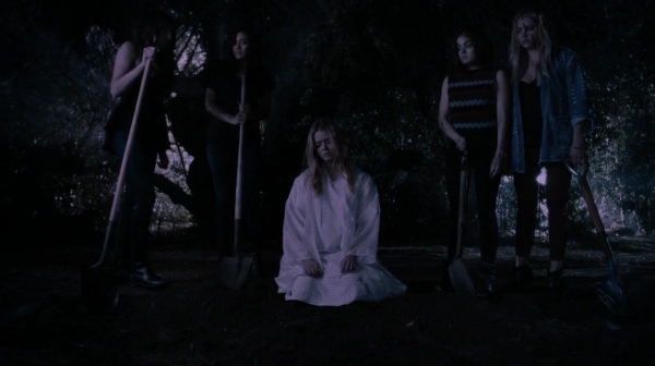 Pretty_Little_Liars_S07E04_WEB-DL_720p_DUAL_WWW_COMANDOTORRENTS_COM_0197.jpg