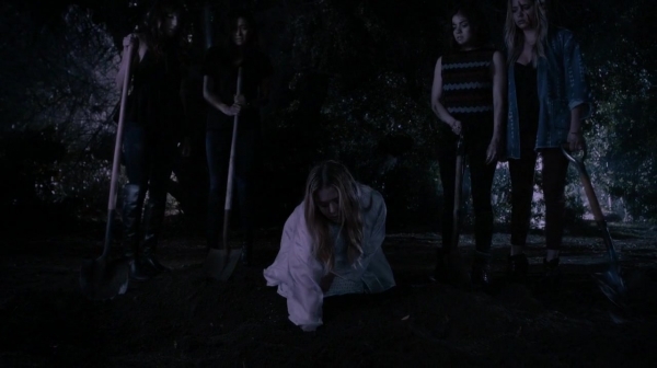 Pretty_Little_Liars_S07E04_WEB-DL_720p_DUAL_WWW_COMANDOTORRENTS_COM_0199.jpg