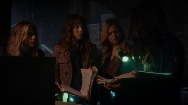 Pretty_Little_Liars_S07E07_WEB-DL_720p_DUAL_WWW_COMANDOTORRENTS_COM_2148.jpg