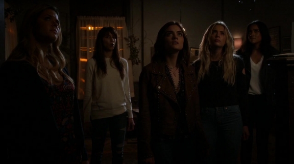 Pretty_Little_Liars_S07E10_WEB-DL_720p_DUAL_WWW_COMANDOTORRENTS_COM_1847.jpg