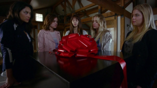 Pretty_Little_Liars_S07E11_WEB-DL_720p_DUAL_WWW_COMANDOTORRENTS_COM_0473.jpg