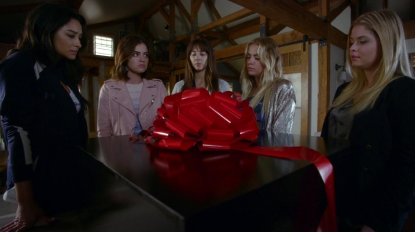 Pretty_Little_Liars_S07E11_WEB-DL_720p_DUAL_WWW_COMANDOTORRENTS_COM_0474.jpg
