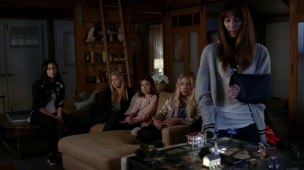 Pretty_Little_Liars_S07E11_WEB-DL_720p_DUAL_WWW_COMANDOTORRENTS_COM_0600.jpg