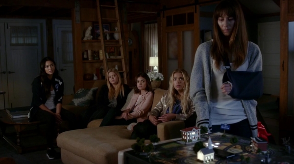 Pretty_Little_Liars_S07E11_WEB-DL_720p_DUAL_WWW_COMANDOTORRENTS_COM_0601.jpg