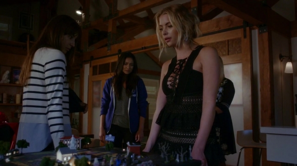 Pretty_Little_Liars_S07E11_WEB-DL_720p_DUAL_WWW_COMANDOTORRENTS_COM_2343.jpg