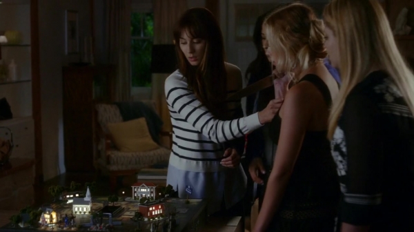 Pretty_Little_Liars_S07E11_WEB-DL_720p_DUAL_WWW_COMANDOTORRENTS_COM_2349.jpg
