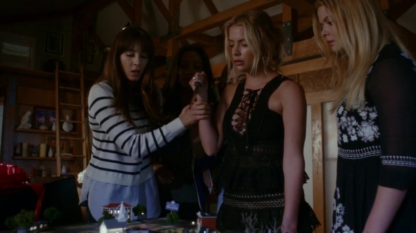 Pretty_Little_Liars_S07E11_WEB-DL_720p_DUAL_WWW_COMANDOTORRENTS_COM_2350.jpg