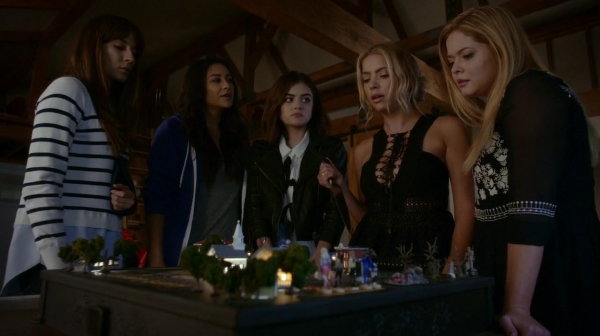 Pretty_Little_Liars_S07E12_WEB-DL_720p_DUAL_WWW_COMANDOTORRENTS_COM_0063.jpg