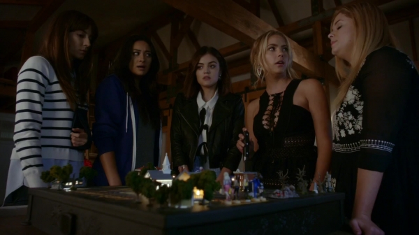 Pretty_Little_Liars_S07E12_WEB-DL_720p_DUAL_WWW_COMANDOTORRENTS_COM_0070.jpg