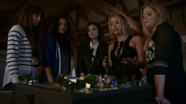 Pretty_Little_Liars_S07E12_WEB-DL_720p_DUAL_WWW_COMANDOTORRENTS_COM_0071.jpg
