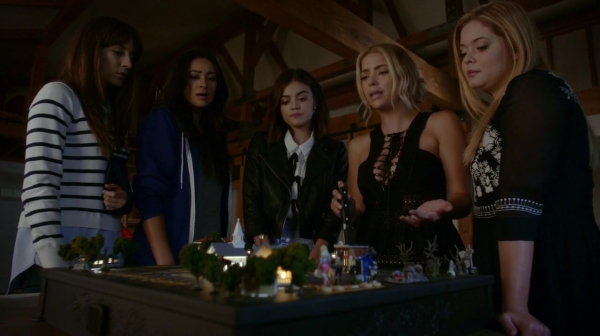 Pretty_Little_Liars_S07E12_WEB-DL_720p_DUAL_WWW_COMANDOTORRENTS_COM_0072.jpg