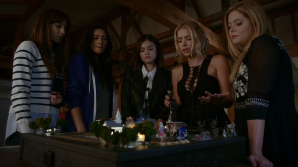 Pretty_Little_Liars_S07E12_WEB-DL_720p_DUAL_WWW_COMANDOTORRENTS_COM_0073.jpg