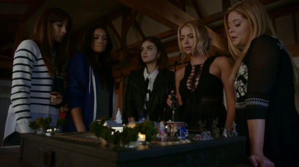 Pretty_Little_Liars_S07E12_WEB-DL_720p_DUAL_WWW_COMANDOTORRENTS_COM_0074.jpg