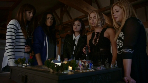 Pretty_Little_Liars_S07E12_WEB-DL_720p_DUAL_WWW_COMANDOTORRENTS_COM_0075.jpg