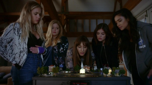 Pretty_Little_Liars_S07E12_WEB-DL_720p_DUAL_WWW_COMANDOTORRENTS_COM_2393.jpg