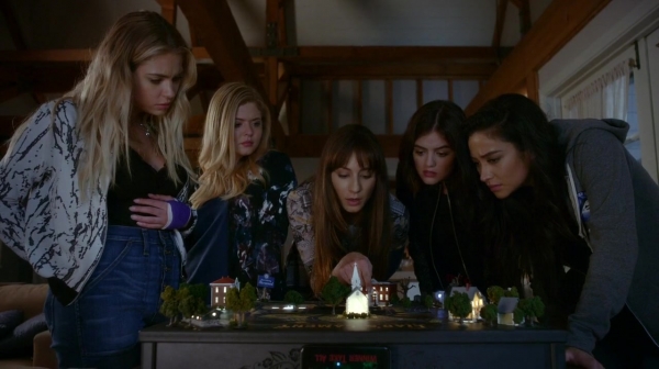 Pretty_Little_Liars_S07E12_WEB-DL_720p_DUAL_WWW_COMANDOTORRENTS_COM_2395.jpg