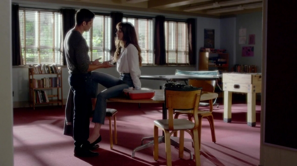 Pretty_Little_Liars_S07E13_WEB-DL_720p_DUAL_WWW_COMANDOTORRENTS_COM_1618.jpg