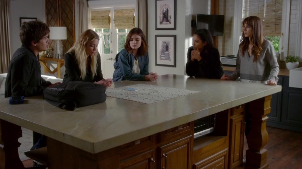 Pretty_Little_Liars_S07E16_WEB-DL_720p_DUAL_WWW_COMANDOTORRENTS_COM_1182.jpg