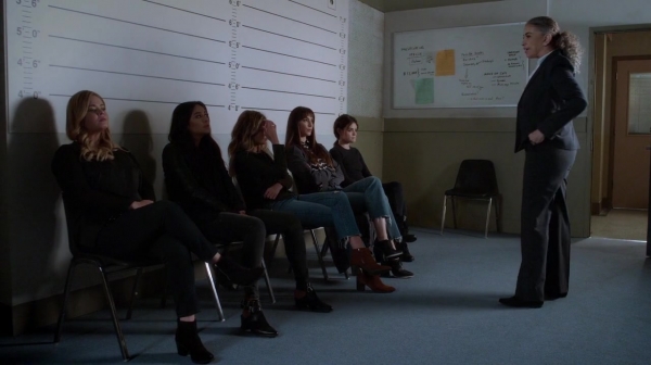 Pretty_Little_Liars_S07E18_WEB-DL_720p_DUAL_WWW_COMANDOTORRENTS_COM_1005.jpg