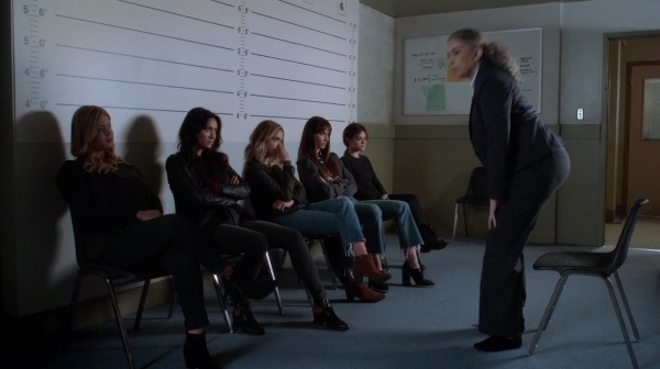 Pretty_Little_Liars_S07E18_WEB-DL_720p_DUAL_WWW_COMANDOTORRENTS_COM_1099.jpg