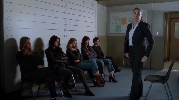 Pretty_Little_Liars_S07E18_WEB-DL_720p_DUAL_WWW_COMANDOTORRENTS_COM_1100.jpg