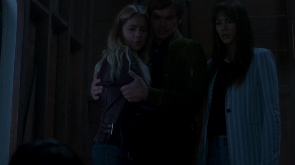 Pretty_Little_Liars_S07E19_WEB-DL_720p_DUAL_WWW_COMANDOTORRENTS_COM_1516.jpg