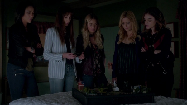 Pretty_Little_Liars_S07E19_WEB-DL_720p_DUAL_WWW_COMANDOTORRENTS_COM_1591.jpg