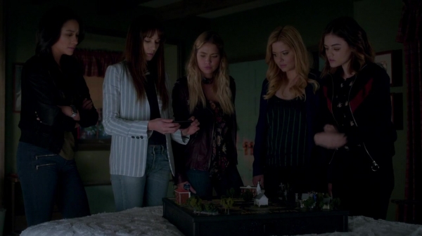 Pretty_Little_Liars_S07E19_WEB-DL_720p_DUAL_WWW_COMANDOTORRENTS_COM_1592.jpg