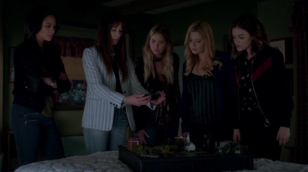 Pretty_Little_Liars_S07E19_WEB-DL_720p_DUAL_WWW_COMANDOTORRENTS_COM_1593.jpg