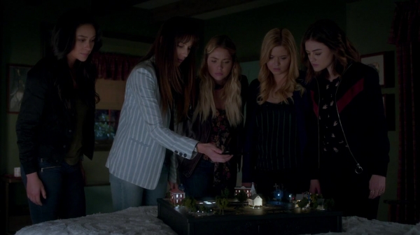 Pretty_Little_Liars_S07E19_WEB-DL_720p_DUAL_WWW_COMANDOTORRENTS_COM_1622.jpg