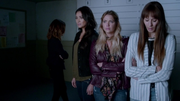 Pretty_Little_Liars_S07E19_WEB-DL_720p_DUAL_WWW_COMANDOTORRENTS_COM_1907.jpg