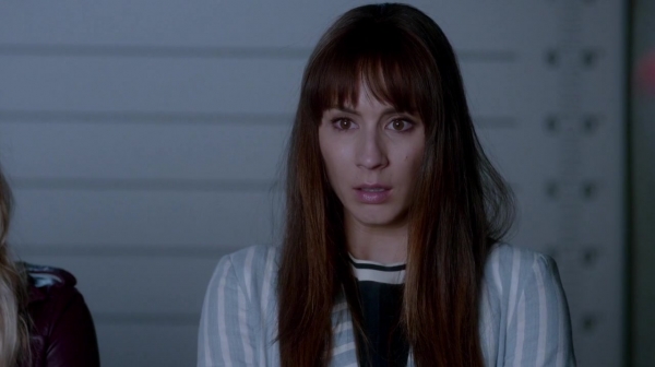 Pretty_Little_Liars_S07E19_WEB-DL_720p_DUAL_WWW_COMANDOTORRENTS_COM_1913.jpg