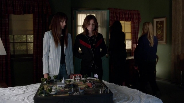 Pretty_Little_Liars_S07E19_WEB-DL_720p_DUAL_WWW_COMANDOTORRENTS_COM_2329.jpg