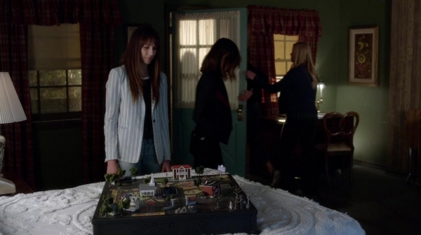 Pretty_Little_Liars_S07E19_WEB-DL_720p_DUAL_WWW_COMANDOTORRENTS_COM_2330.jpg