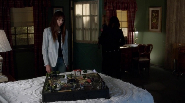 Pretty_Little_Liars_S07E19_WEB-DL_720p_DUAL_WWW_COMANDOTORRENTS_COM_2331.jpg
