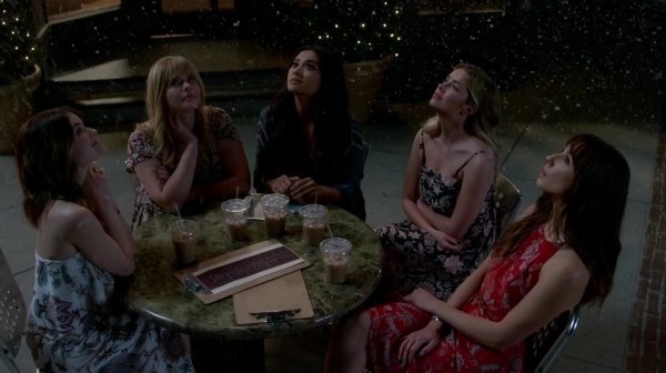 Pretty_Little_Liars_S07E20E21_WEB-DL_720p_DUAL_WWW_COMANDOTORRENTS_COM_0128.jpg