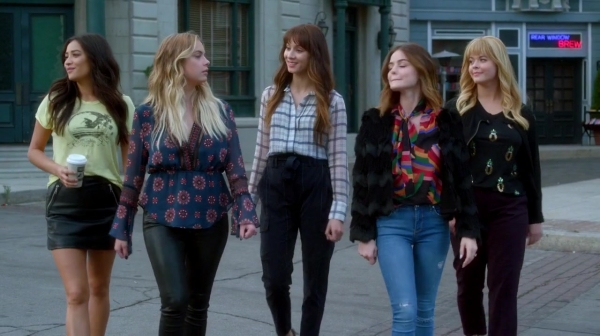 Pretty_Little_Liars_S07E20E21_WEB-DL_720p_DUAL_WWW_COMANDOTORRENTS_COM_4737.jpg