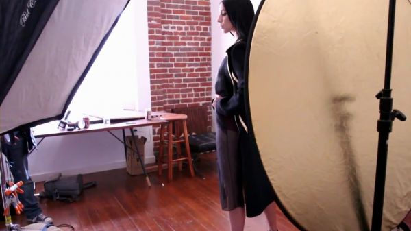 Schon21_presents___Behind_the_scenes_with_Troian_Bellisario_mp4__1_287829.jpg