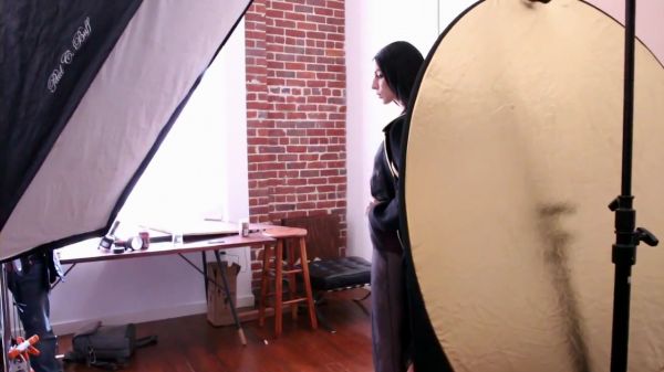 Schon21_presents___Behind_the_scenes_with_Troian_Bellisario_mp4__1_288129.jpg