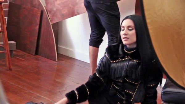 Schon21_presents___Behind_the_scenes_with_Troian_Bellisario_mp4__1_289629.jpg