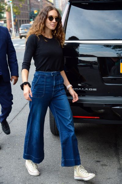 HQ
