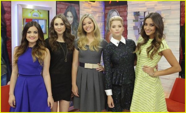 pretty-little-liars-nyc-hotel-exit-23.jpg