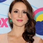 Filename=teen_choice_awards-carpet_18.JPG
Filesize=21KiB
Dimensions=316x400
Date added=Feb 23, 2014 teen_choice_awards-carpet_18.JPG
